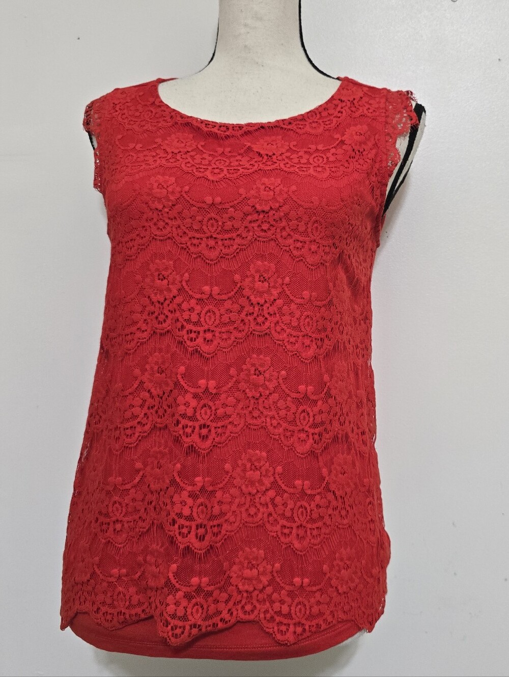 7th AVENUE DESIGN STUDIO New York & Co. size XS Sleeveless Lace Blouse Red